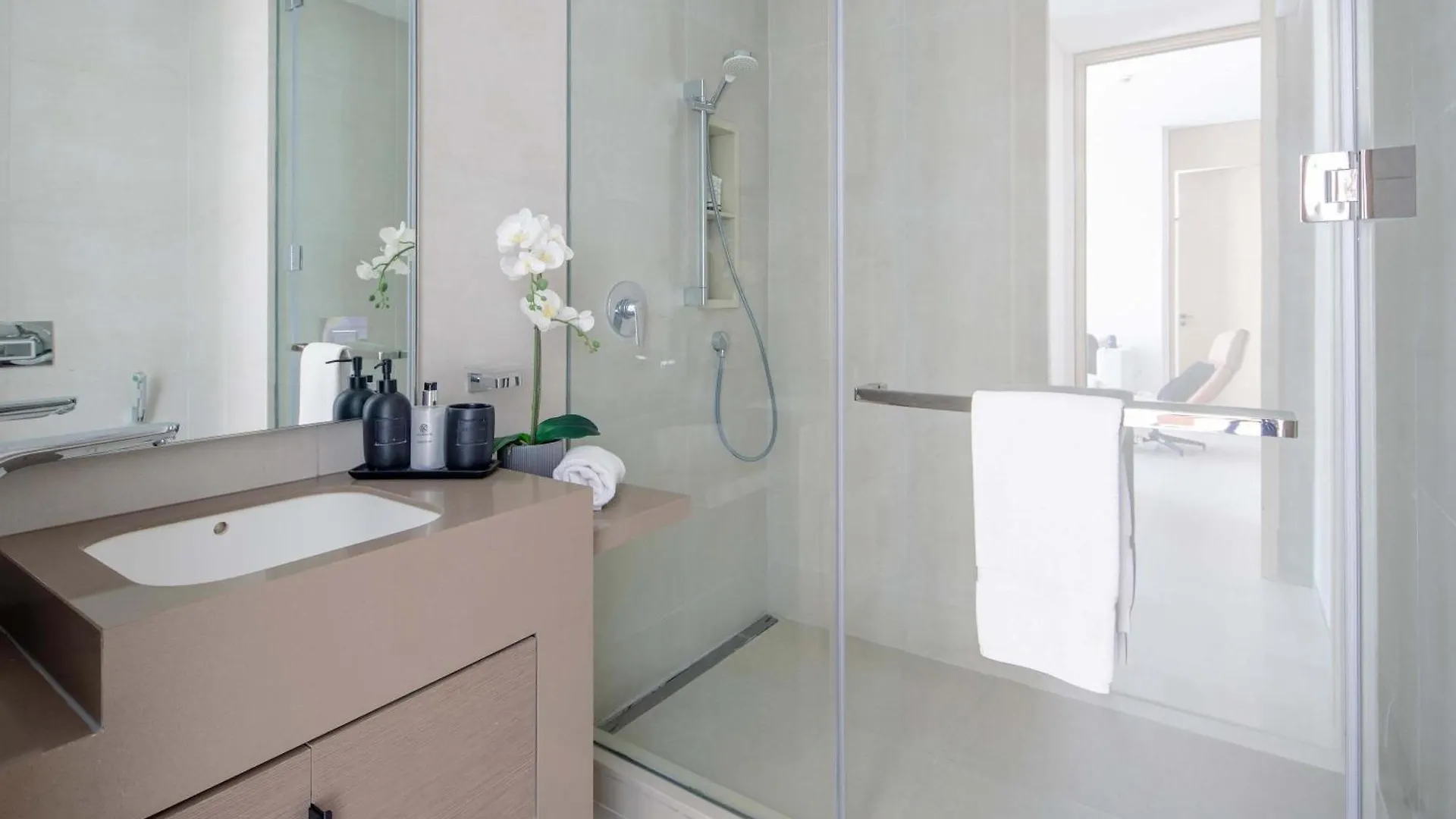 Frank Porter - The Address Jbr Dubaj 0*,